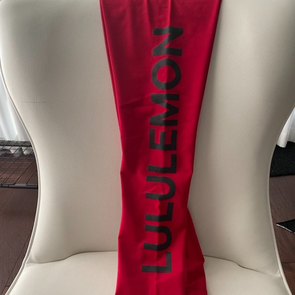 LULULEMON *RARE* RED GRAPHIC LEGGINGS